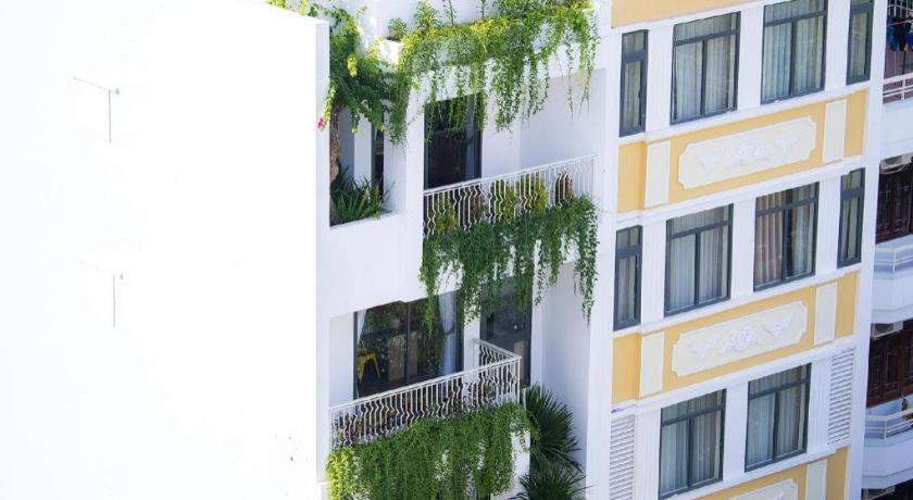 โอป็อกซ์ ญาจาง Hotel ภายนอก รูปภาพ